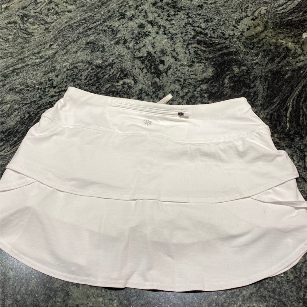 Athleta swagger skirt size small
A couple marks, not noticeable, see pics - Picture 4 of 7